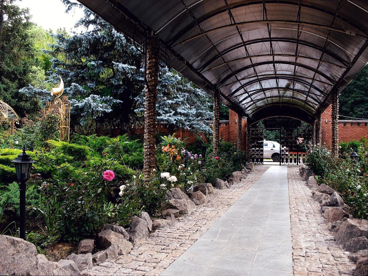 Britaniya Hotel Kharkiv Bagian luar foto